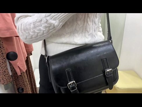 ❤️ Фитинг бөлмөсүндө жаш канчык FeralBerryди дилдо менен коомдук мастурбациялоо ☑ Анальный видео ky.trysex.ru ❤